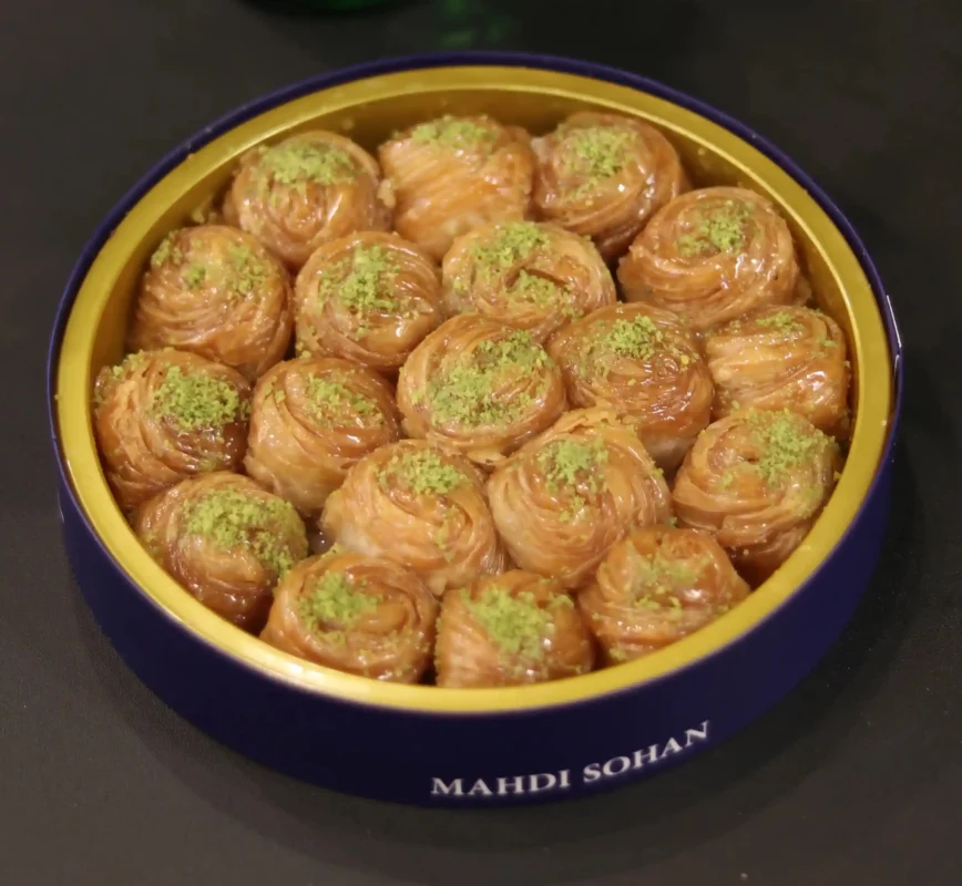 باقلوای گل رز قزوینی جعبه فلزی