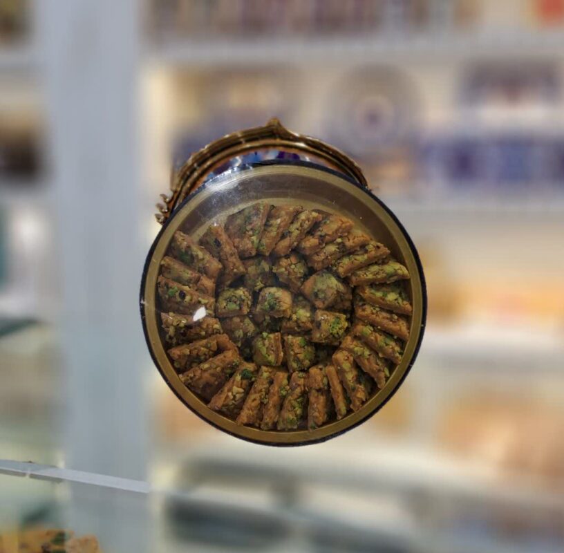 سوهان کادویی گل وسط کره زعفرانی پر پسته